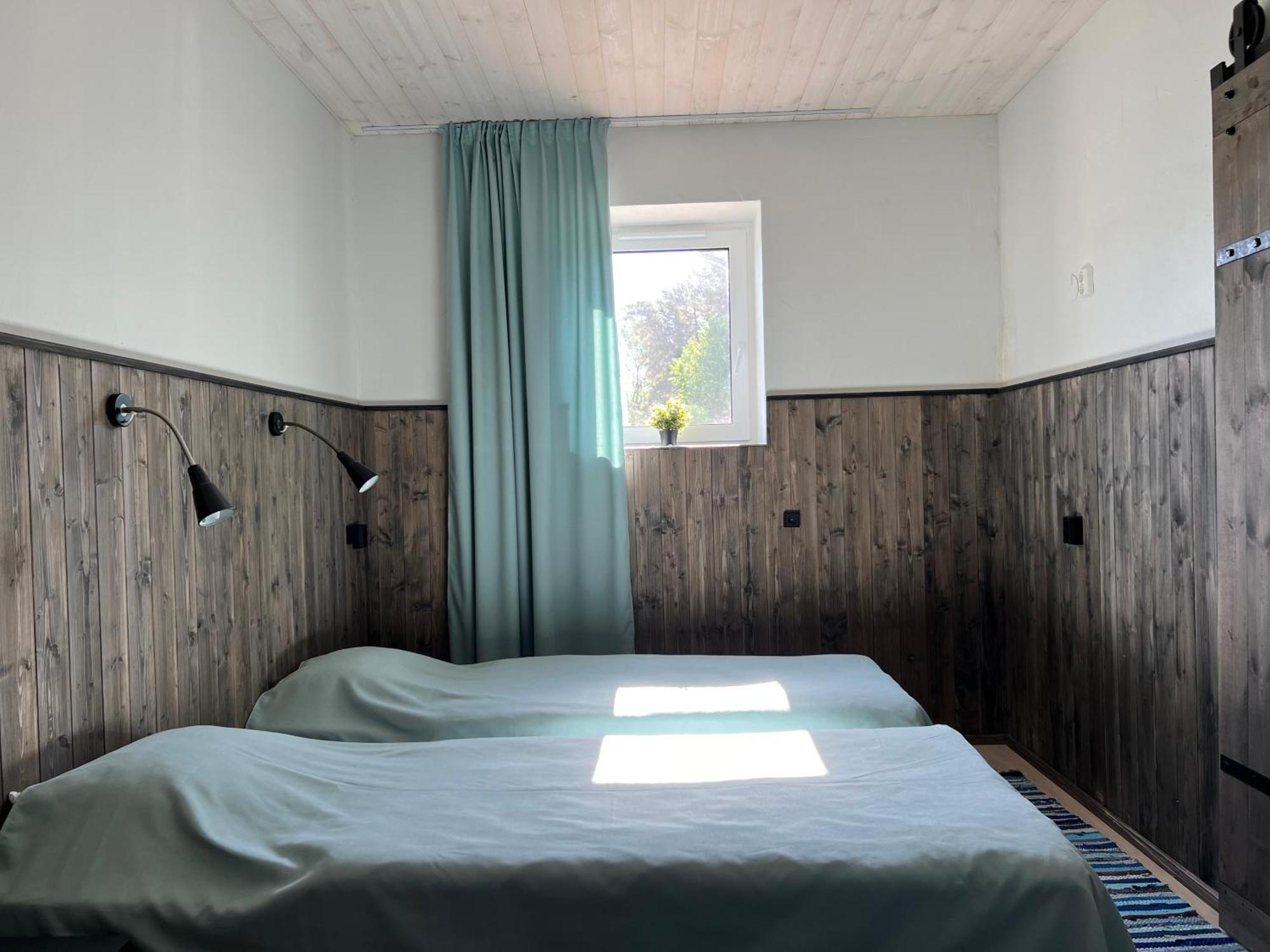 Kihnu Sadama Oeoemaja Guesthouse Lemsi エクステリア 写真