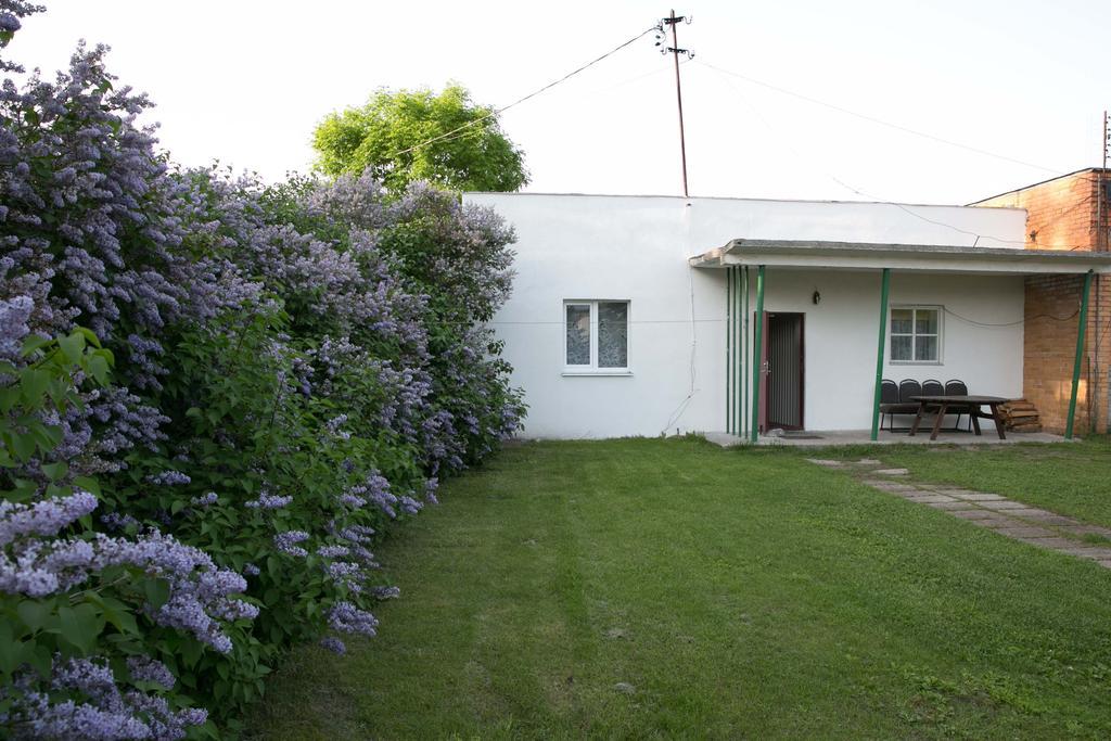 Kihnu Sadama Oeoemaja Guesthouse Lemsi エクステリア 写真