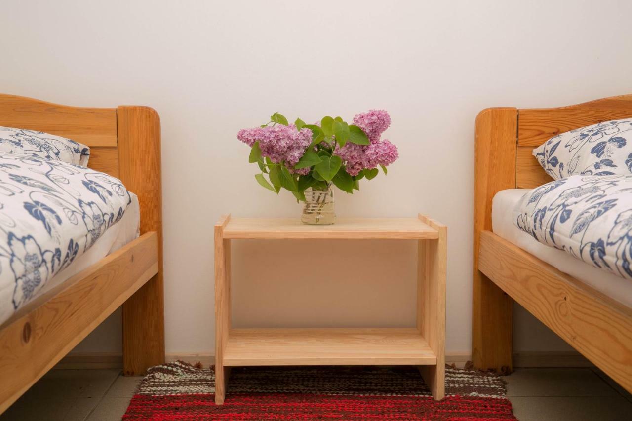 Kihnu Sadama Oeoemaja Guesthouse Lemsi エクステリア 写真