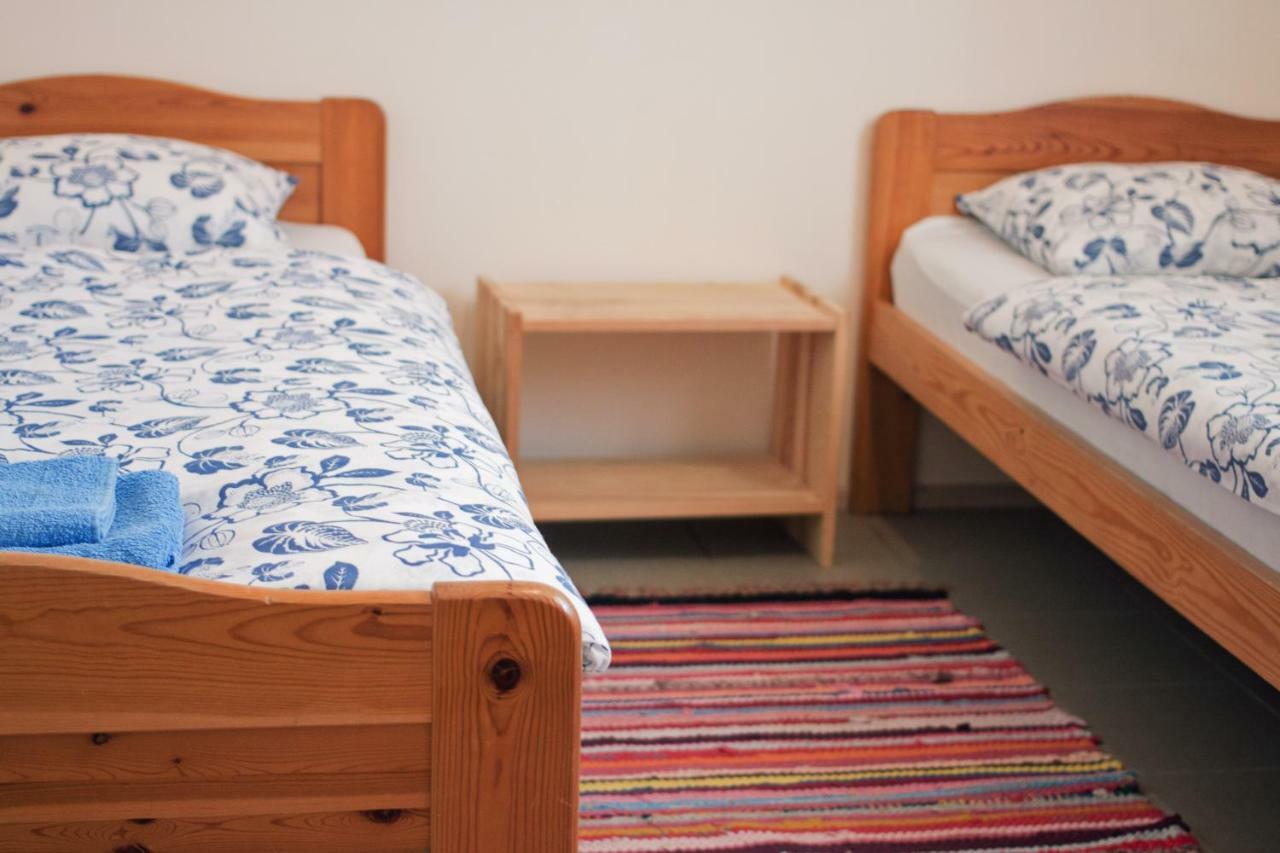 Kihnu Sadama Oeoemaja Guesthouse Lemsi エクステリア 写真